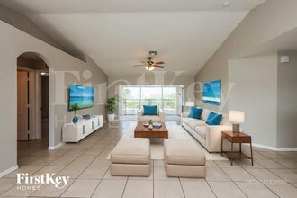 412 NW 23rd Ave in Cape Coral, FL - Foto de edificio - Building Photo