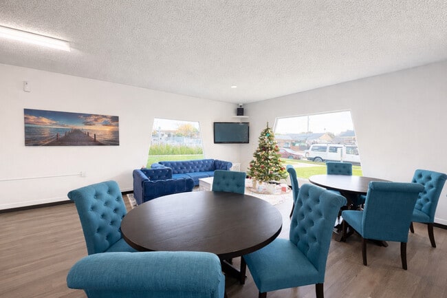 Reflections at Barbara Ann in North Hollywood, CA - Foto de edificio - Building Photo