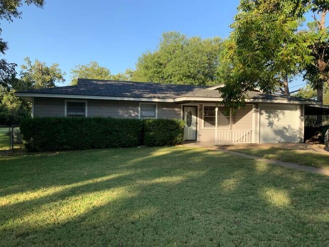 224 N Rowland Ave in Stephenville, TX - Building Photo - Building Photo