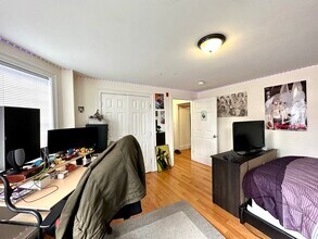 107 Fisher Ave, Unit 1 in Boston, MA - Building Photo - Building Photo