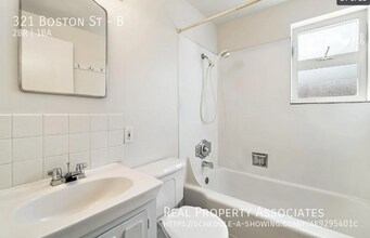 321 Boston St in Seattle, WA - Building Photo - Building Photo