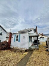 14 W Main St in Pen Argyl, PA - Foto de edificio - Building Photo