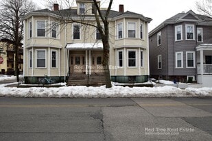 216 Freeman St, Unit 4-bed 2-bath in Brookline, MA - Building Photo