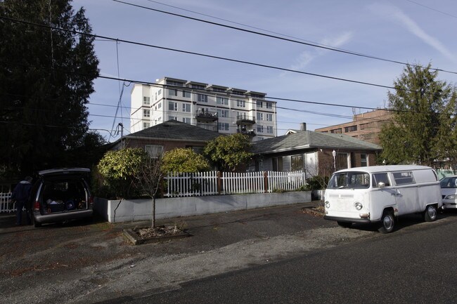 12319 32nd Ave NE in Seattle, WA - Building Photo - Building Photo