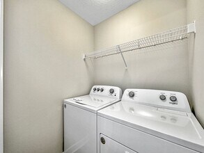 9137 Calvin Dr in West Des Moines, IA - Building Photo - Building Photo
