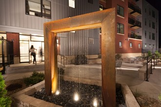 Asana Apartments in Madison, WI - Foto de edificio - Building Photo