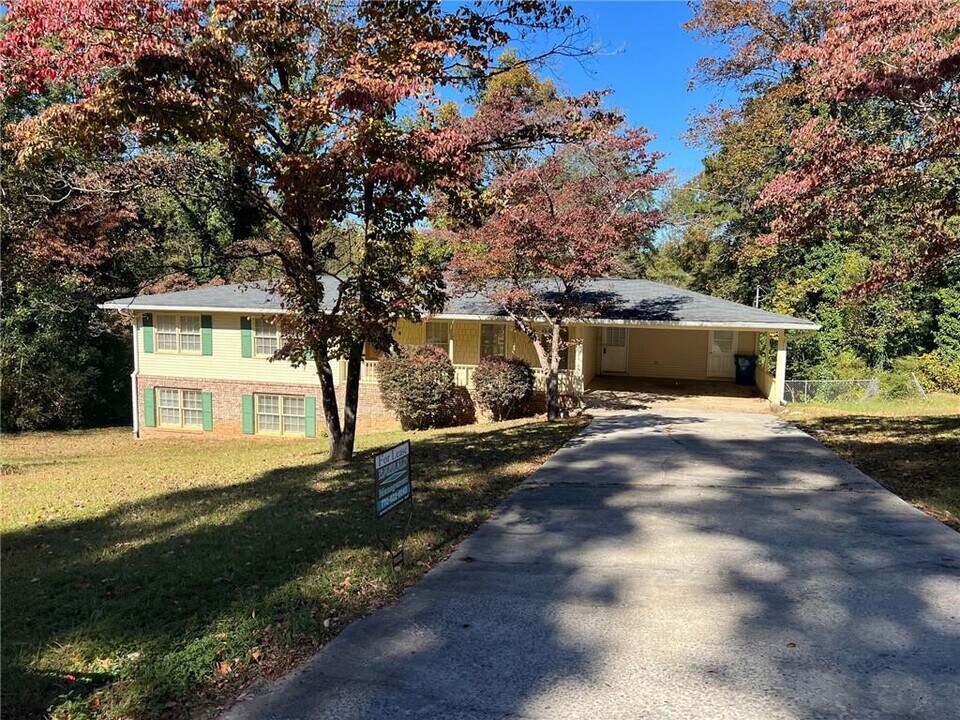 548 Los Alamos Pl in Lawrenceville, GA - Foto de edificio