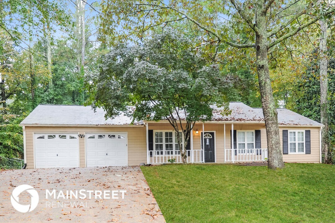 129 Riverchase Dr in Woodstock, GA - Building Photo