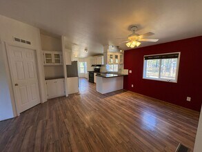 19406 Cherokee Rd in Bend, OR - Building Photo - Building Photo