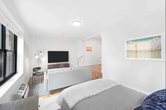 10 Downing St in New York, NY - Building Photo - Building Photo