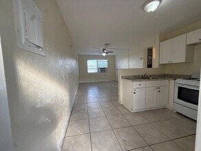 1913 Division Ave, Unit 201 in West Palm Beach, FL - Building Photo - Building Photo