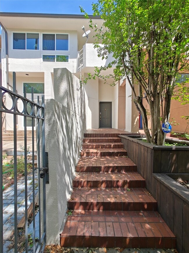 property at 3516 Bellaire Blvd