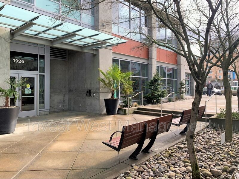 1926 W Burnside St in Portland, OR - Building Photo