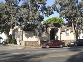 The Courtyards in Long Beach in Long Beach, CA - Building Photo - Building Photo