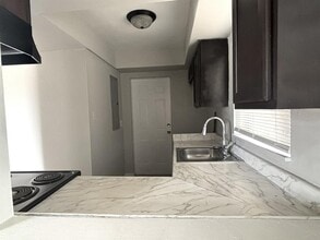 7635 SW 10th St, Unit A in North Lauderdale, FL - Foto de edificio - Building Photo
