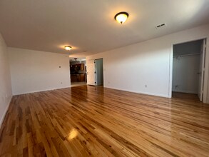 1012 Laura St in Elizabeth, NJ - Building Photo - Building Photo