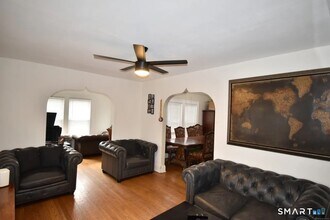 121 Cambridge St in West Hartford, CT - Building Photo - Building Photo