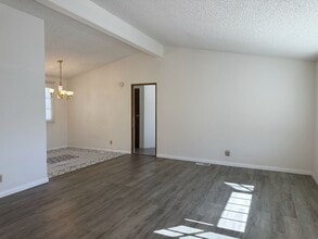 5750 Westfield in Yorba Linda, CA - Foto de edificio - Building Photo