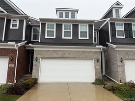 4811 Broomfield Wy, Unit E-20 in Orion Township, MI - Building Photo
