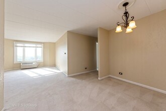 1 Renaissance Pl in Palatine, IL - Building Photo - Building Photo