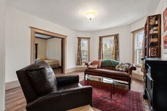 122 Highland Rd, Unit 2 in Somerville, MA - Foto de edificio - Building Photo