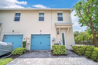 5040 Eucalyptus Dr in Hollywood, FL - Foto de edificio - Building Photo
