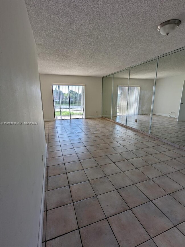 860 NE 207th Terrace in Miami, FL - Building Photo - Building Photo