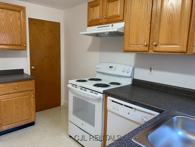 11 Heath Rd in Arlington, MA - Building Photo - Building Photo