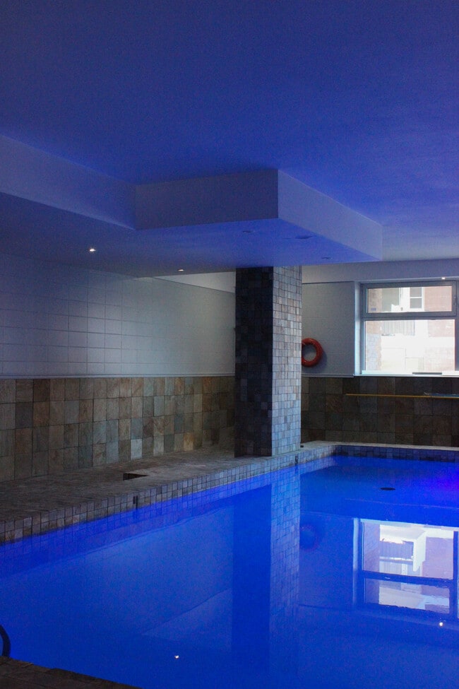 Milton Parc in Montréal, QC - Building Photo - Building Photo