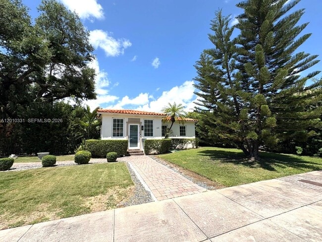 property at 11 Veragua Ave