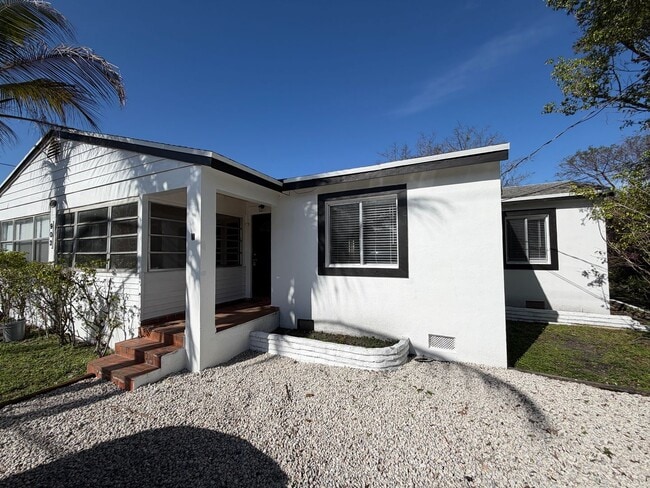 property at 903 SW 15th Ave