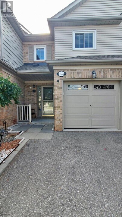 1133 Westview Terrace in Oakville, ON - Building Photo