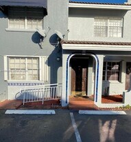 7060 NW 173rd Dr in Hialeah, FL - Building Photo