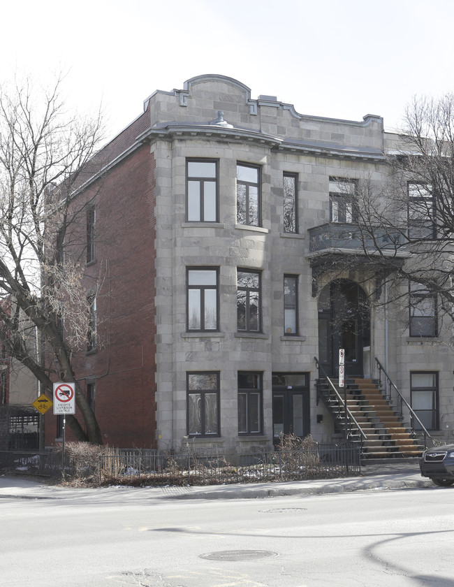 200-204 Saint-Joseph O in Montréal, QC - Building Photo - Primary Photo