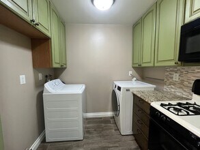 208 Tangelo, in Irvine, CA - Building Photo - Building Photo