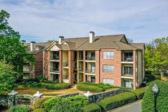 The Fairways at Piper Glen Apartments in Charlotte, NC - Foto de edificio - Building Photo