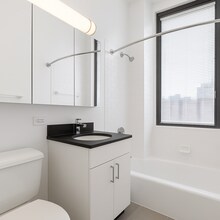 422 W 55th St, Unit 34A in New York, NY - Foto de edificio - Building Photo