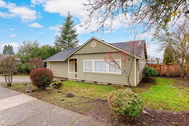 951 Mill St in Silverton, OR - Building Photo - Building Photo