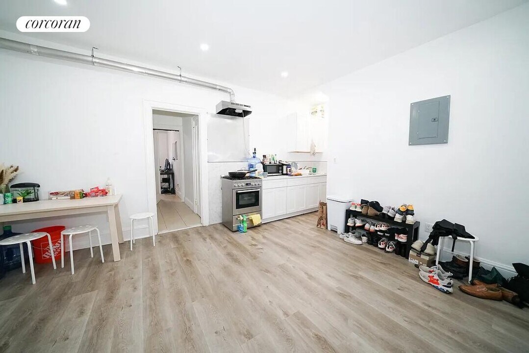 32-63-63 47th St in Queens, NY - Building Photo