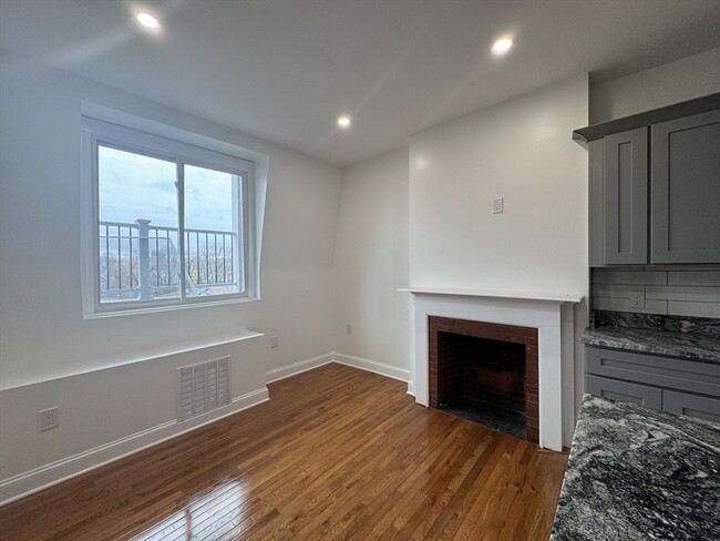 314 Warren St, Unit 3 in Boston, MA - Building Photo - Building Photo