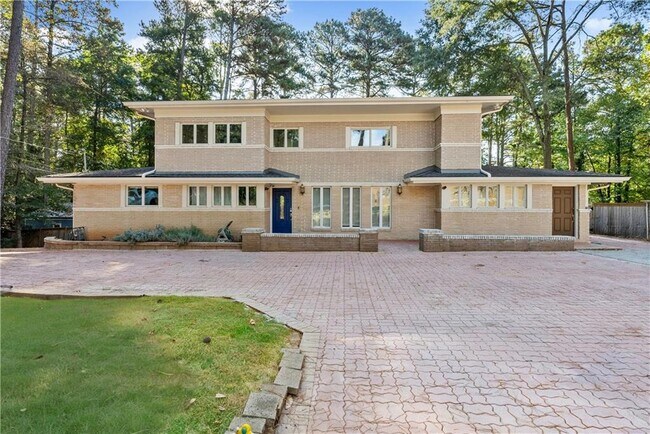 1495 Spalding Dr in Atlanta, GA - Building Photo - Building Photo