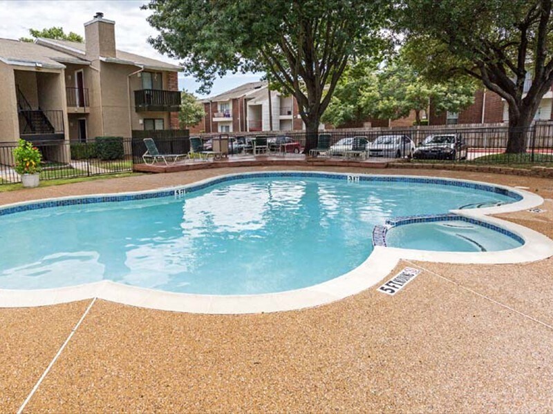 Solaire Apartments in Dallas, TX - Foto de edificio