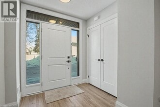 143 Elgin St N in Cambridge, ON - Building Photo - Building Photo