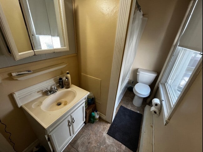 1459 Washington St, Unit 2 in Easton, PA - Building Photo - Building Photo