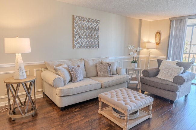 4725 Lucerne Lakes Blvd E in Greenacres, FL - Building Photo - Building Photo