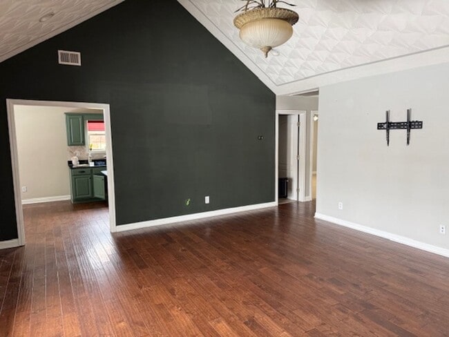 131 E Piedmont Dr in Vine Grove, KY - Building Photo - Building Photo