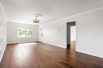 5129 Chester St in Los Angeles, CA - Foto de edificio - Building Photo