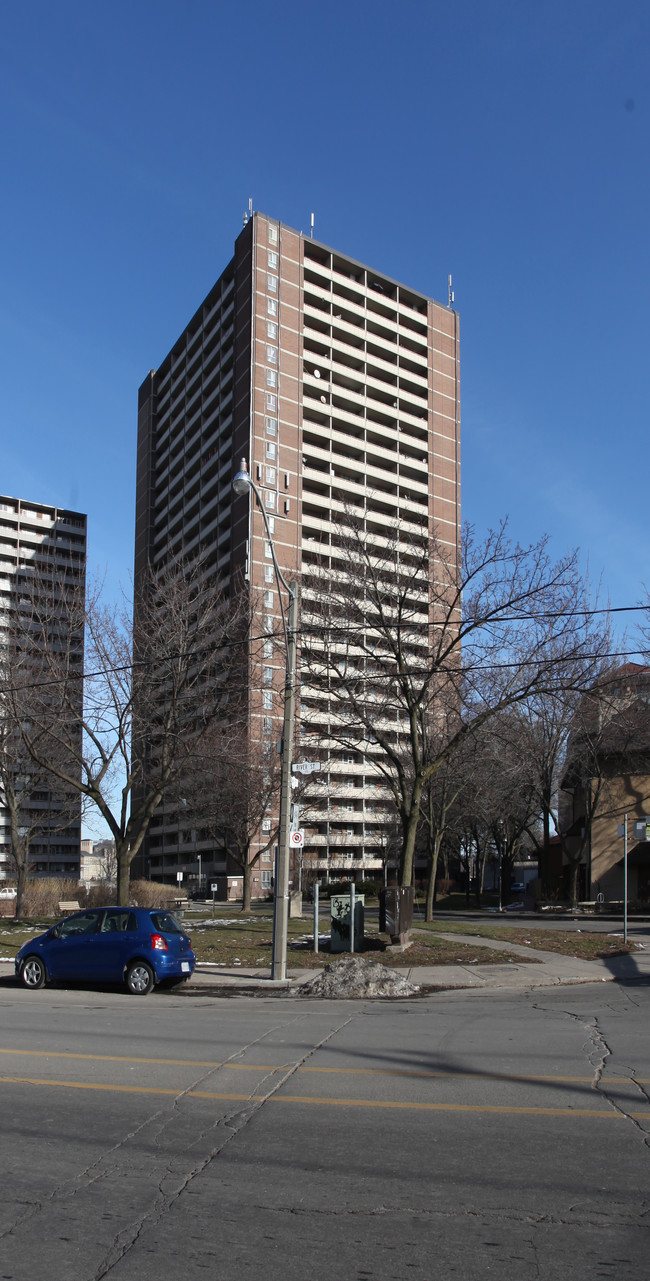 Gerrard River in Toronto, ON - Building Photo - Building Photo