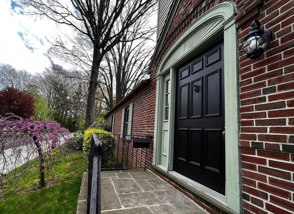 24 Highland Ave in Flourtown, PA - Building Photo