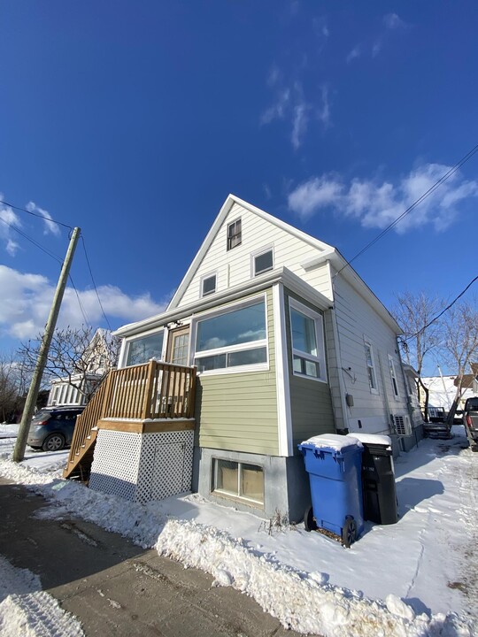 175 St Patrick St in Bathurst, NB - Building Photo
